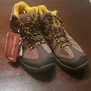 SwissGear Boys High top sneaker Size 5